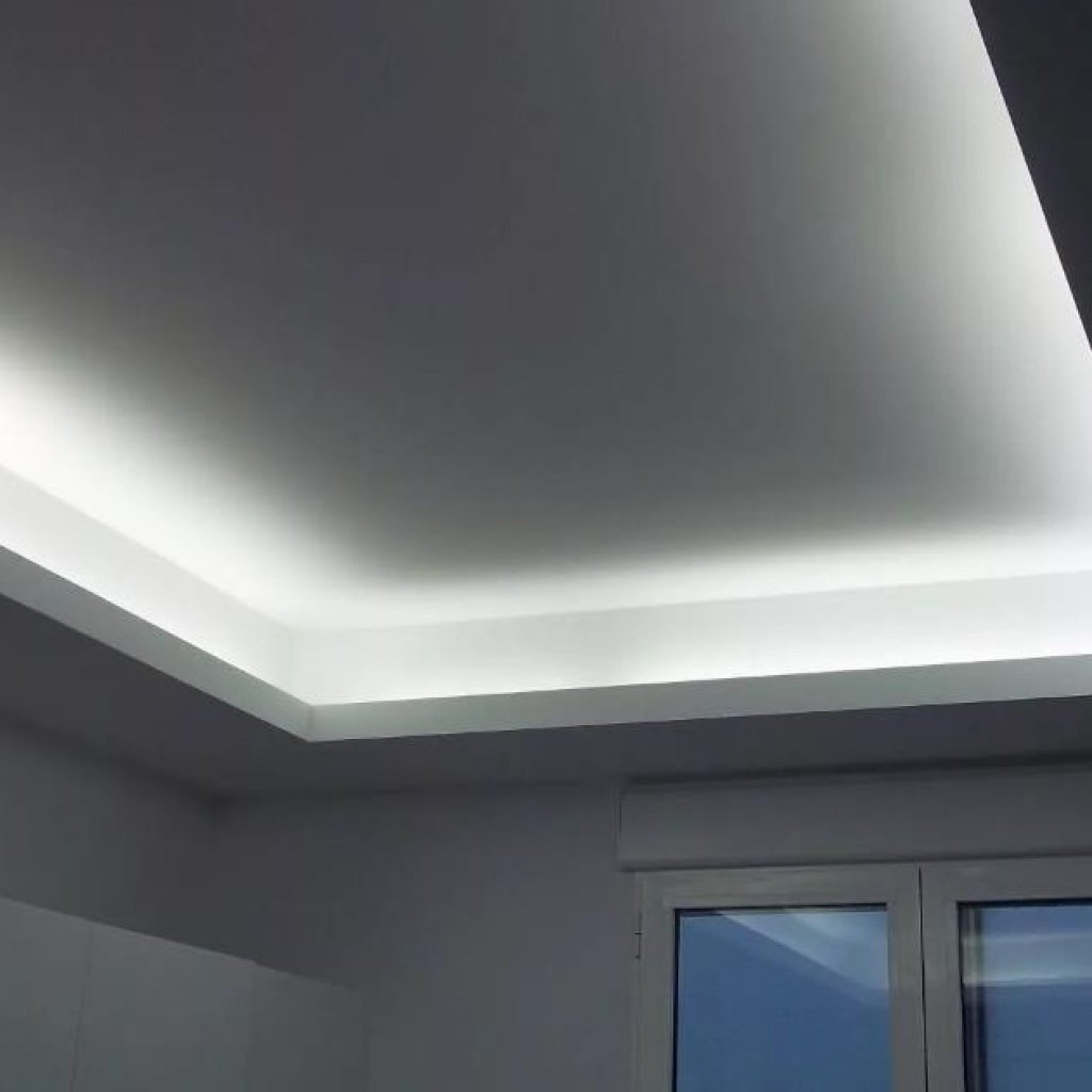 Контурный потолок с подсветкой